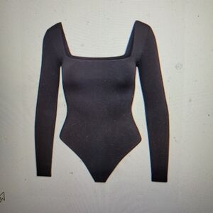 Babaton Aritzia Contour Squareneck bodysuit M